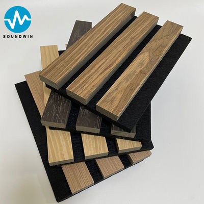 Panneau à dalles acoustiques en bois Intérieur moderne résistant au son Décoration murale Panneaux muraux acoustiques
