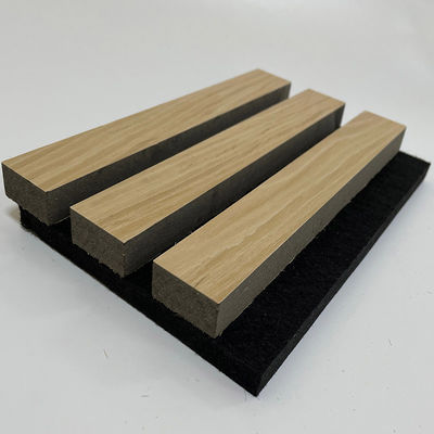 Panneau à dalles acoustiques en bois Intérieur moderne résistant au son Décoration murale Panneaux muraux acoustiques