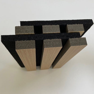 Panneau à dalles acoustiques en bois Intérieur moderne résistant au son Décoration murale Panneaux muraux acoustiques