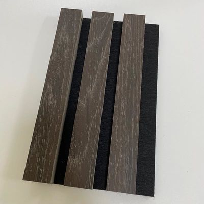 Panneau à dalles acoustiques en bois Intérieur moderne résistant au son Décoration murale Panneaux muraux acoustiques