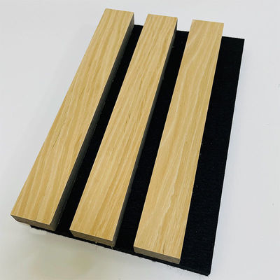 Panneau à dalles acoustiques en bois Intérieur moderne résistant au son Décoration murale Panneaux muraux acoustiques