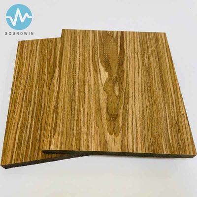 Le panneau d'isolation acoustique microporteux de haute qualité en bois massif crée un environnement confortable pour la salle conventionnelle