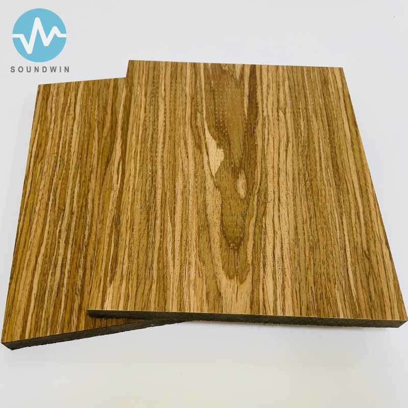 Le panneau d'isolation acoustique microporteux de haute qualité en bois massif crée un environnement confortable pour la salle conventionnelle